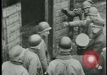 Image les citoyens allemands visite des camps de concentration Allemagne, 1945, de la seconde 27 séquences d'archives historiques vidéo 65675054785