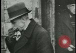 Image les citoyens allemands visite des camps de concentration Allemagne, 1945, de la seconde 34 séquences d'archives historiques vidéo 65675054785