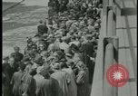Image les citoyens allemands visite des camps de concentration Allemagne, 1945, de la seconde 44 séquences d'archives historiques vidéo 65675054785