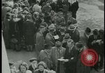 Image les citoyens allemands visite des camps de concentration Allemagne, 1945, de la seconde 51 séquences d'archives historiques vidéo 65675054785