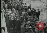 Image les citoyens allemands visite des camps de concentration Allemagne, 1945, de la seconde 53 séquences d'archives historiques vidéo 65675054785