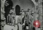 Image les citoyens allemands visite des camps de concentration Allemagne, 1945, de la seconde 57 séquences d'archives historiques vidéo 65675054785