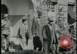 Image les citoyens allemands visite des camps de concentration Allemagne, 1945, de la seconde 58 séquences d'archives historiques vidéo 65675054785