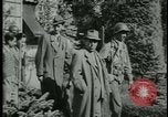 Image les citoyens allemands visite des camps de concentration Allemagne, 1945, de la seconde 60 séquences d'archives historiques vidéo 65675054785