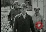 Image les citoyens allemands visite des camps de concentration Allemagne, 1945, de la seconde 61 séquences d'archives historiques vidéo 65675054785
