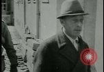 Image les citoyens allemands visite des camps de concentration Allemagne, 1945, de la seconde 62 séquences d'archives historiques vidéo 65675054785