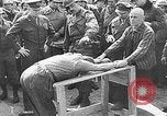 Standbild Ohrdruf Konzentrationslager Deutschland, 1945, aus Sekunde 17 historischem Filmmaterial Videoclip 65675054787