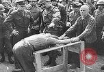 Standbild Ohrdruf Konzentrationslager Deutschland, 1945, aus Sekunde 18 historischem Filmmaterial Videoclip 65675054787