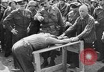 Standbild Ohrdruf Konzentrationslager Deutschland, 1945, aus Sekunde 21 historischem Filmmaterial Videoclip 65675054787