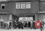 Standbild Ohrdruf Konzentrationslager Deutschland, 1945, aus Sekunde 43 historischem Filmmaterial Videoclip 65675054787