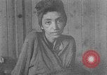 Standbild KZ-Opfer Deutschland, 1945, aus Sekunde 4 historischem Filmmaterial Videoclip 65675054791