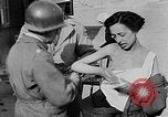 Standbild KZ-Opfer Deutschland, 1945, aus Sekunde 8 historischem Filmmaterial Videoclip 65675054791
