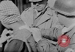 Standbild KZ-Opfer Deutschland, 1945, aus Sekunde 9 historischem Filmmaterial Videoclip 65675054791