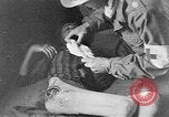 Standbild KZ-Opfer Deutschland, 1945, aus Sekunde 11 historischem Filmmaterial Videoclip 65675054791