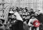 Standbild KZ-Opfer Deutschland, 1945, aus Sekunde 25 historischem Filmmaterial Videoclip 65675054791