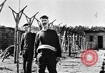 Standbild KZ-Opfer Deutschland, 1945, aus Sekunde 39 historischem Filmmaterial Videoclip 65675054791