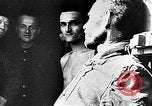 Standbild KZ-Opfer Deutschland, 1945, aus Sekunde 46 historischem Filmmaterial Videoclip 65675054791