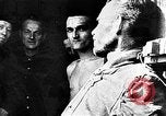 Standbild KZ-Opfer Deutschland, 1945, aus Sekunde 47 historischem Filmmaterial Videoclip 65675054791