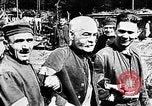 Standbild KZ-Opfer Deutschland, 1945, aus Sekunde 49 historischem Filmmaterial Videoclip 65675054791