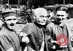 Standbild KZ-Opfer Deutschland, 1945, aus Sekunde 50 historischem Filmmaterial Videoclip 65675054791