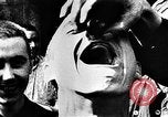 Standbild KZ-Opfer Deutschland, 1945, aus Sekunde 57 historischem Filmmaterial Videoclip 65675054791