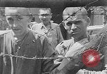Standbild KZ-Opfer Deutschland, 1945, aus Sekunde 61 historischem Filmmaterial Videoclip 65675054791