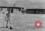 Standbild KZ-Opfer Deutschland, 1945, aus Sekunde 62 historischem Filmmaterial Videoclip 65675054791
