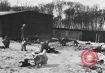Standbild deutsche Bürger kz Deutschland, 1945, aus Sekunde 1 historischem Filmmaterial Videoclip 65675054792