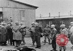 Standbild deutsche Bürger kz Deutschland, 1945, aus Sekunde 16 historischem Filmmaterial Videoclip 65675054792