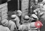 Standbild deutsche Bürger kz Deutschland, 1945, aus Sekunde 23 historischem Filmmaterial Videoclip 65675054792