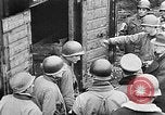 Standbild deutsche Bürger kz Deutschland, 1945, aus Sekunde 24 historischem Filmmaterial Videoclip 65675054792