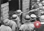 Standbild deutsche Bürger kz Deutschland, 1945, aus Sekunde 25 historischem Filmmaterial Videoclip 65675054792