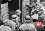 Standbild deutsche Bürger kz Deutschland, 1945, aus Sekunde 26 historischem Filmmaterial Videoclip 65675054792