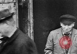 Standbild deutsche Bürger kz Deutschland, 1945, aus Sekunde 30 historischem Filmmaterial Videoclip 65675054792