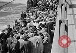 Standbild deutsche Bürger kz Deutschland, 1945, aus Sekunde 42 historischem Filmmaterial Videoclip 65675054792