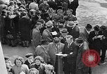Standbild deutsche Bürger kz Deutschland, 1945, aus Sekunde 48 historischem Filmmaterial Videoclip 65675054792
