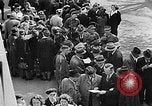 Standbild deutsche Bürger kz Deutschland, 1945, aus Sekunde 49 historischem Filmmaterial Videoclip 65675054792