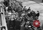 Standbild deutsche Bürger kz Deutschland, 1945, aus Sekunde 51 historischem Filmmaterial Videoclip 65675054792