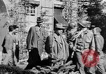 Standbild deutsche Bürger kz Deutschland, 1945, aus Sekunde 56 historischem Filmmaterial Videoclip 65675054792