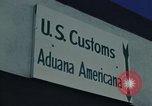 Standbild USA Zoll an der US-mexikanischen Grenze Mexico-United States border USA, 1968, aus Sekunde 6 historischem Filmmaterial Videoclip 65675054806