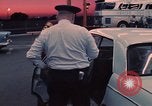 Standbild USA Zoll an der US-mexikanischen Grenze Mexico-United States border USA, 1968, aus Sekunde 34 historischem Filmmaterial Videoclip 65675054806