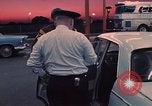 Standbild USA Zoll an der US-mexikanischen Grenze Mexico-United States border USA, 1968, aus Sekunde 36 historischem Filmmaterial Videoclip 65675054806