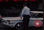 Standbild USA Zoll an der US-mexikanischen Grenze Mexico-United States border USA, 1968, aus Sekunde 58 historischem Filmmaterial Videoclip 65675054806