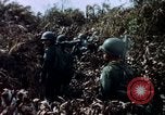 Immagine di Civili di difesa irregolare gruppo Vietnam del Sud, 1965, secondo 19 filmato di repertorio 65675054819