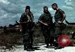 Standbild Pflege für amerikanische Soldaten Vietnam, 1967, aus Sekunde 35 historischem Filmmaterial Videoclip 65675054824