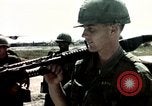 Standbild Pflege für amerikanische Soldaten Vietnam, 1967, aus Sekunde 37 historischem Filmmaterial Videoclip 65675054824