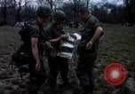 Standbild Pflege für amerikanische Soldaten Vietnam, 1967, aus Sekunde 50 historischem Filmmaterial Videoclip 65675054824