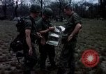 Standbild Pflege für amerikanische Soldaten Vietnam, 1967, aus Sekunde 51 historischem Filmmaterial Videoclip 65675054824