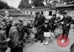 Standbild Whipsnade Zoo Whipsnade England, 1965, aus Sekunde 49 historischem Filmmaterial Videoclip 65675054828