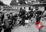 Standbild Whipsnade Zoo Whipsnade England, 1965, aus Sekunde 50 historischem Filmmaterial Videoclip 65675054828